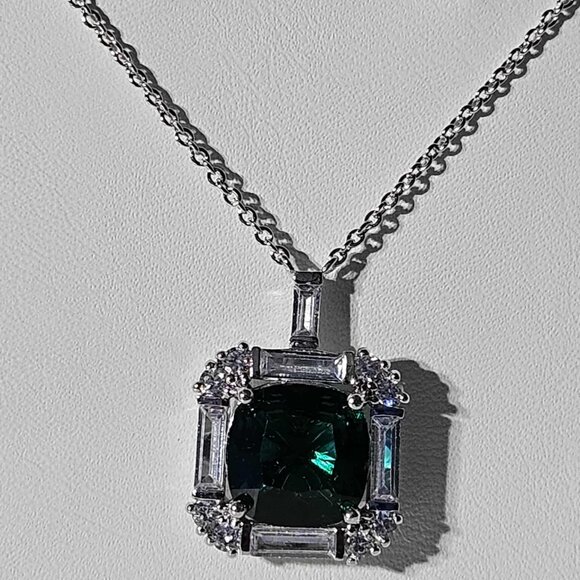 Holiday Luxe Collection 2689 Emerald - Picture 1 of 2